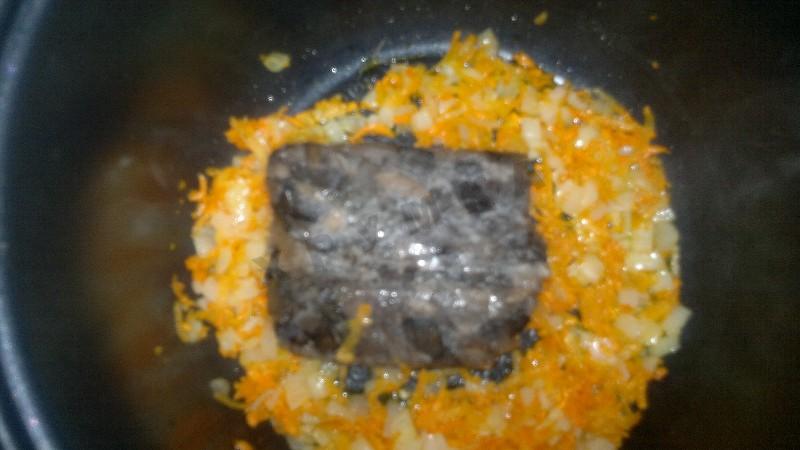 Шаг 2 приготовления Тушеная картошка с легким и грибами в мультиварке