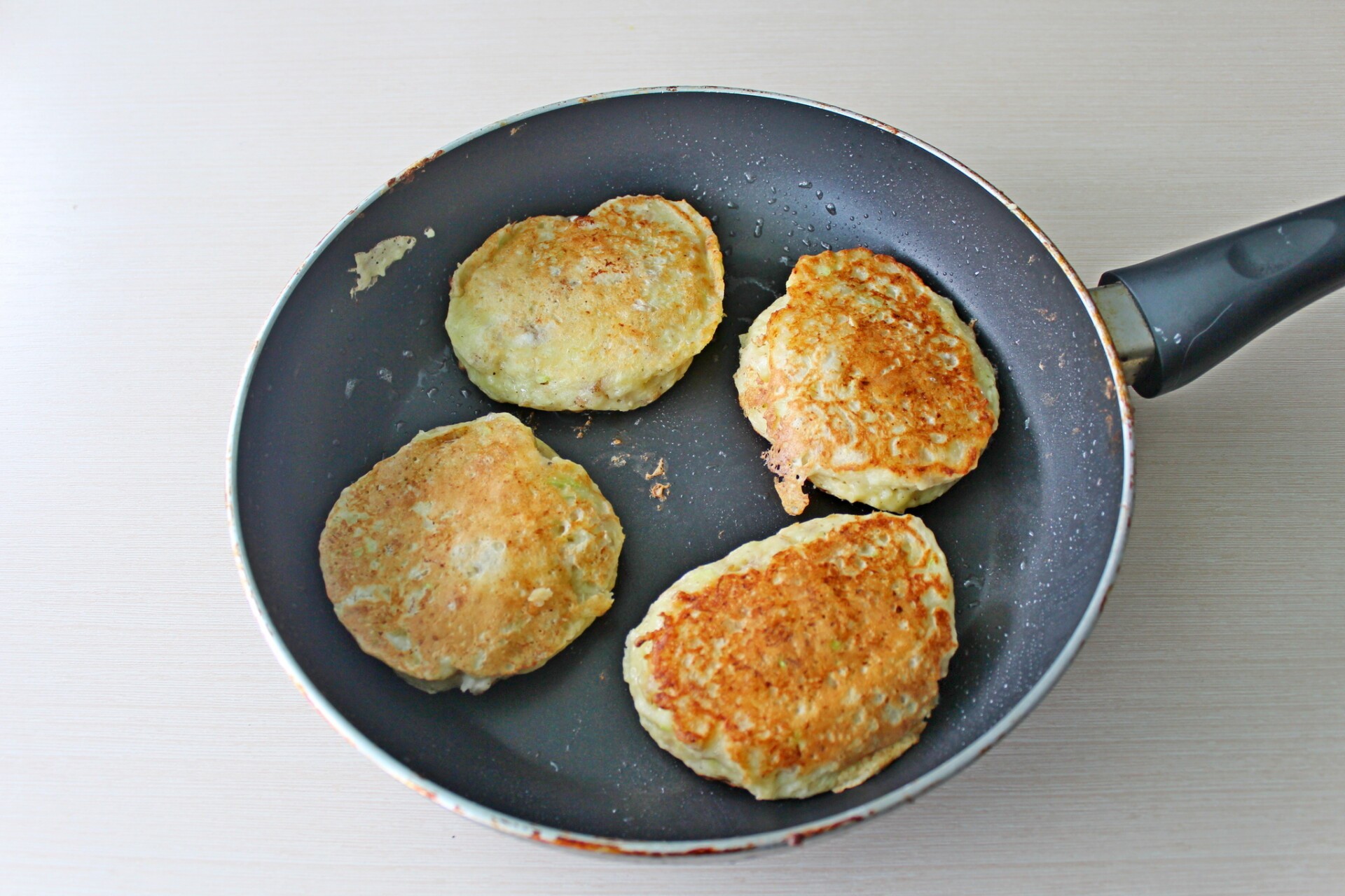 Шаг 10 приготовления Колдуны из кабачков с куриным филе