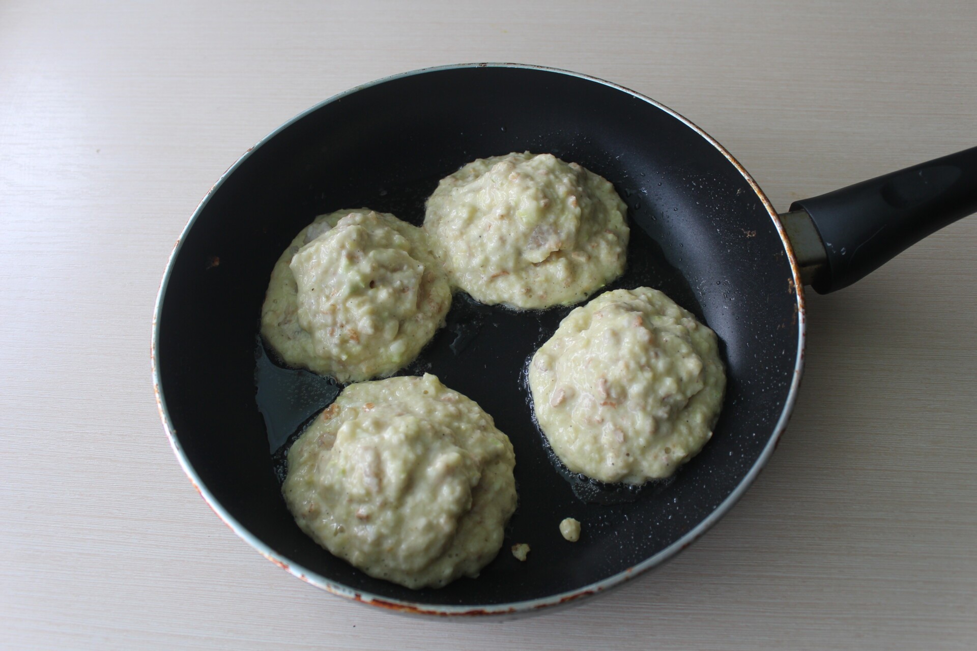 Шаг 9 приготовления Колдуны из кабачков с куриным филе