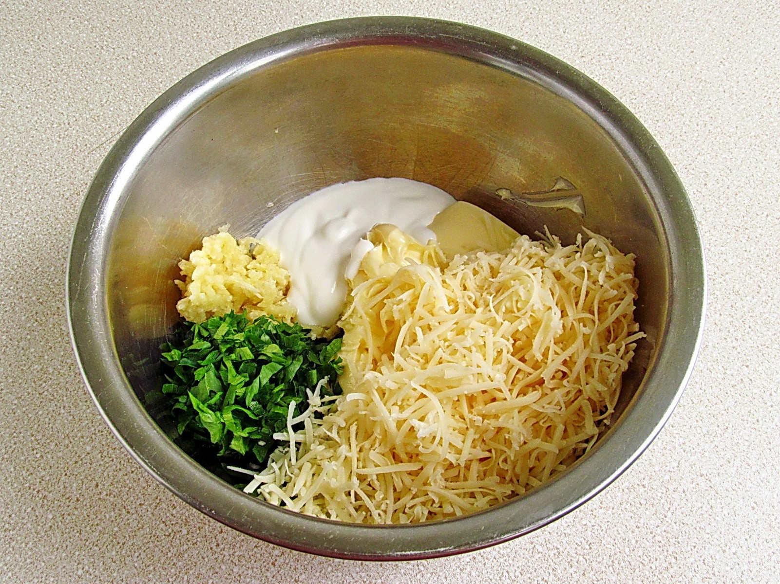 Шаг 6 приготовления Картофель в духовке с сыром и чесноком