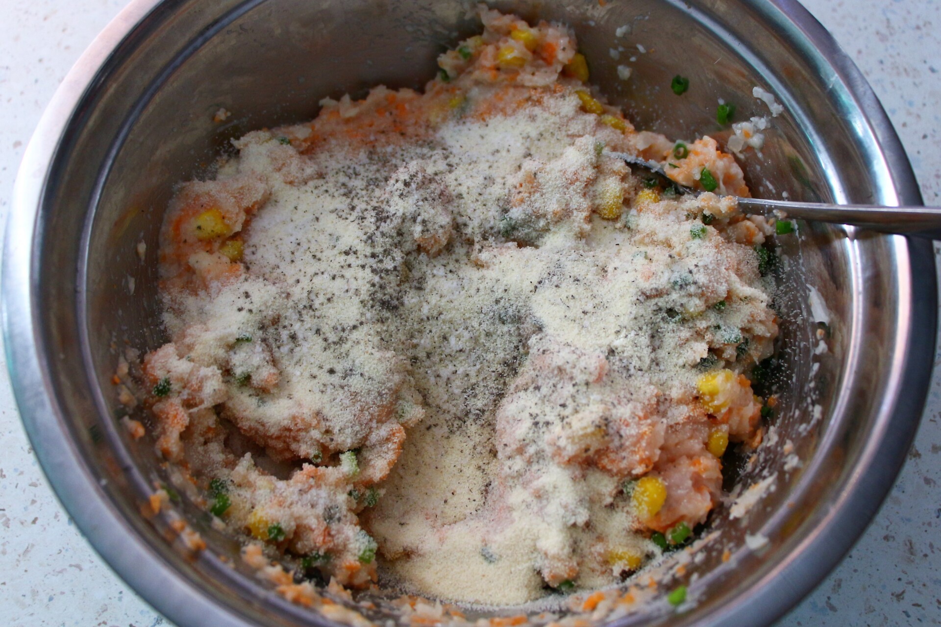 Шаг 10 приготовления Куриные котлеты с цветной капустой и кукурузой