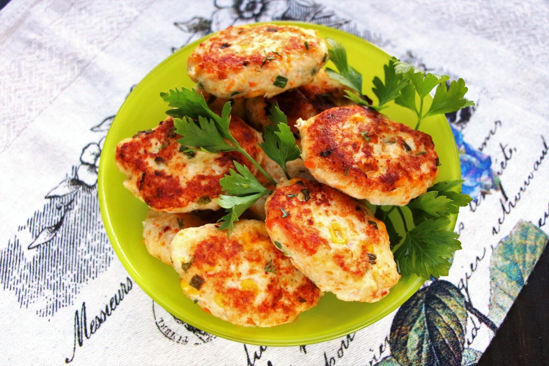 Шаг 11 приготовления Куриные котлеты с цветной капустой и кукурузой