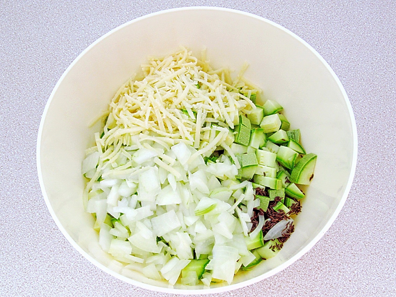 Шаг 4 приготовления Кабачки в микроволновке с сыром