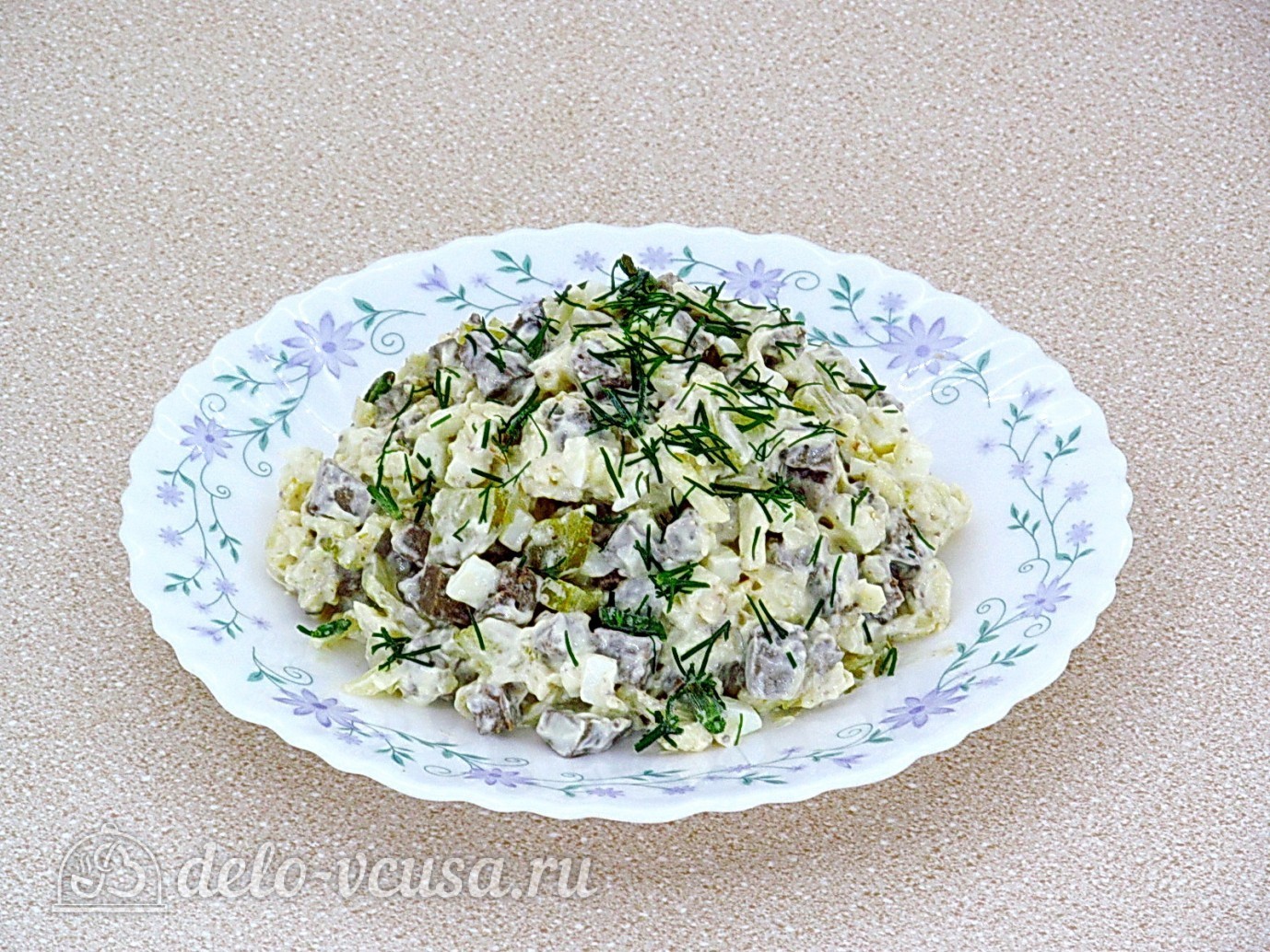 Шаг 8 приготовления Салат с говяжьей печенью и огурцами