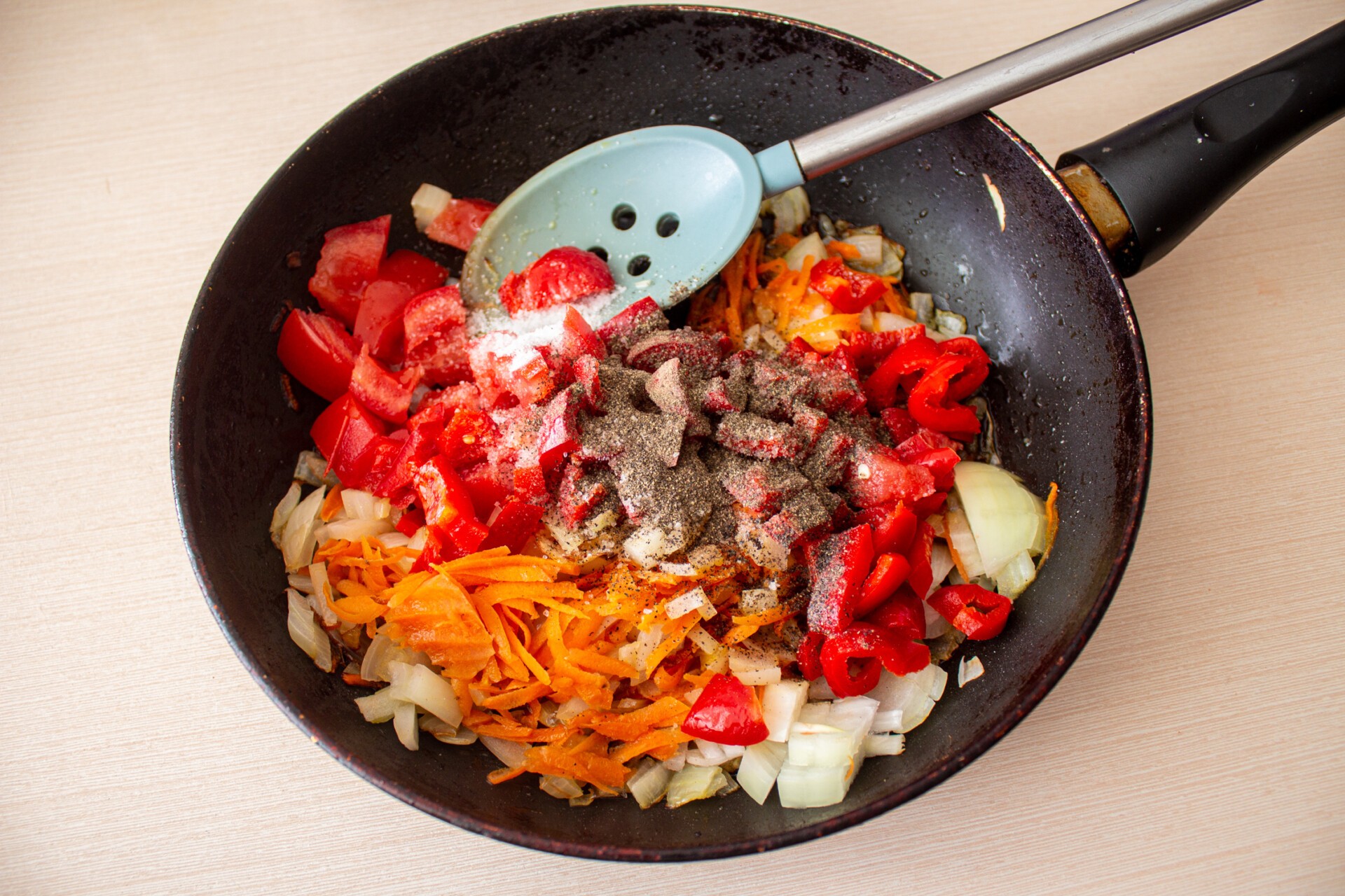 Шаг 4 приготовления Курица с гречкой в духовке