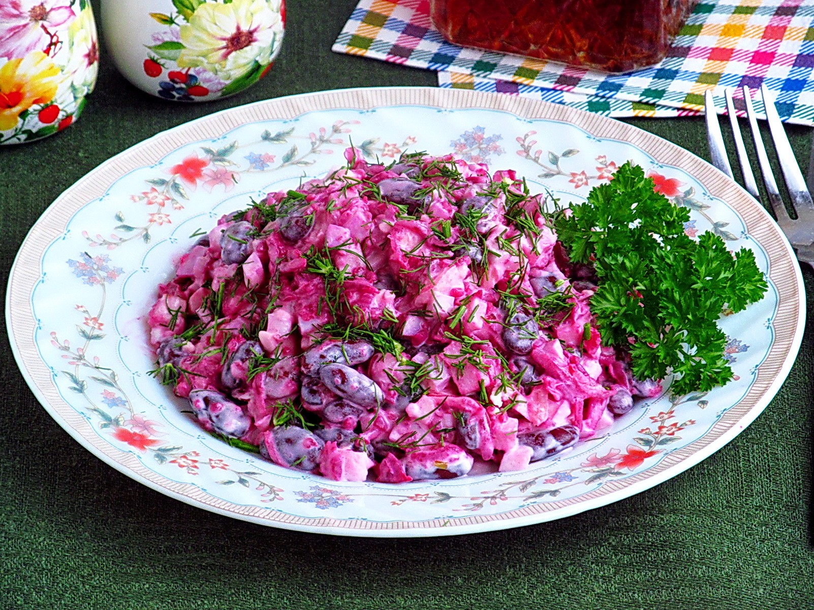 Обложка рецепта Салат из свеклы с фасолью и копченой курицей