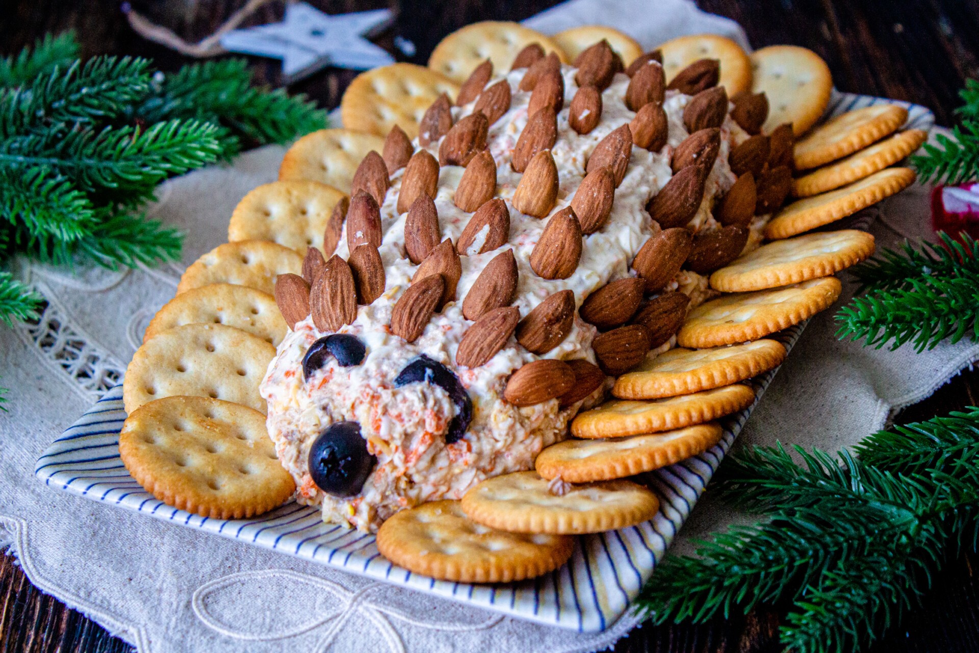 Шаг 10 приготовления Салат Мимоза с тунцом и сыром на год Крысы