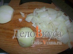 Шаг 1 приготовления Омлет с луком и соевым соусом