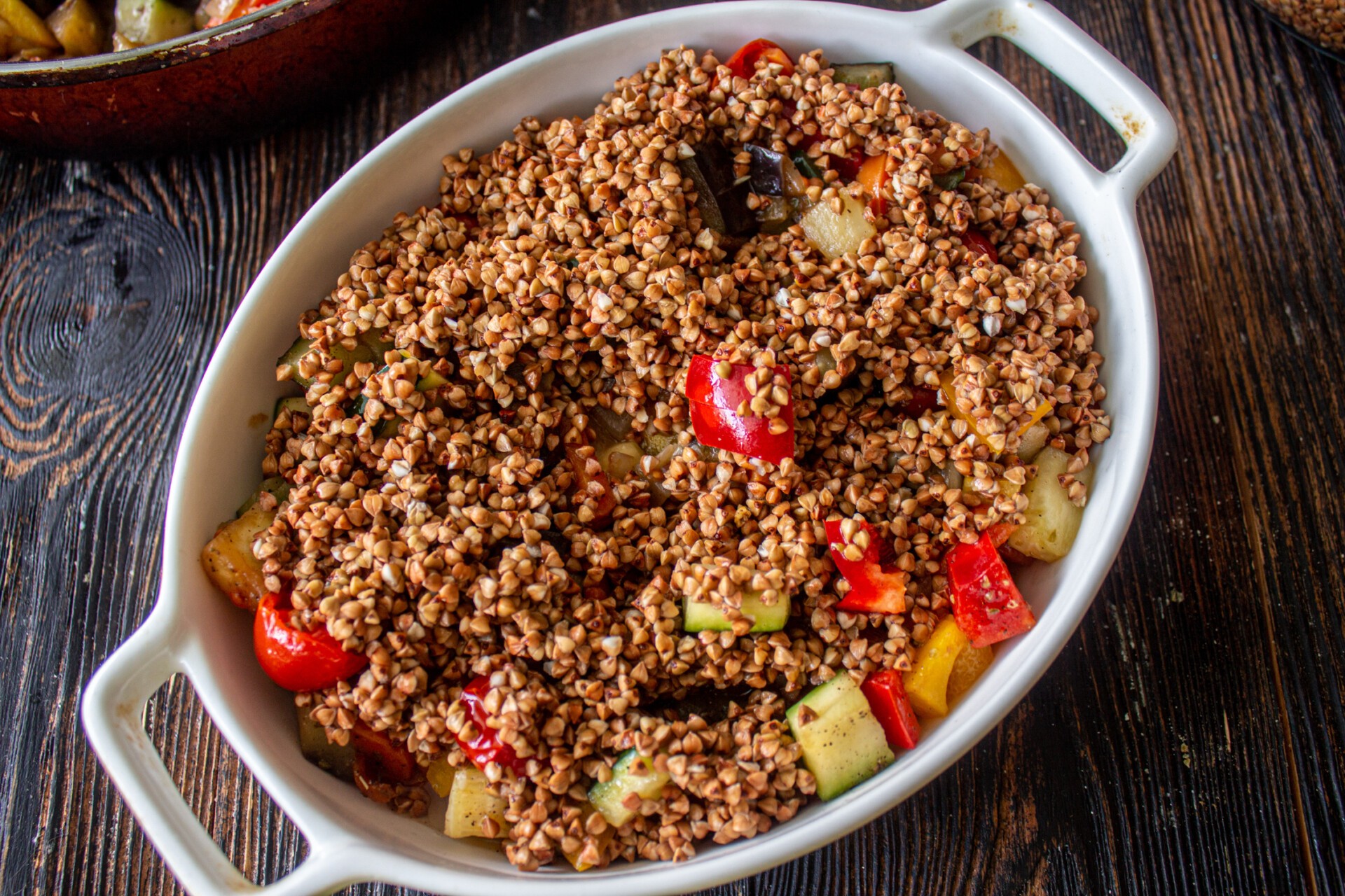 Шаг 8 приготовления Рассыпчатая гречка с овощами в духовке