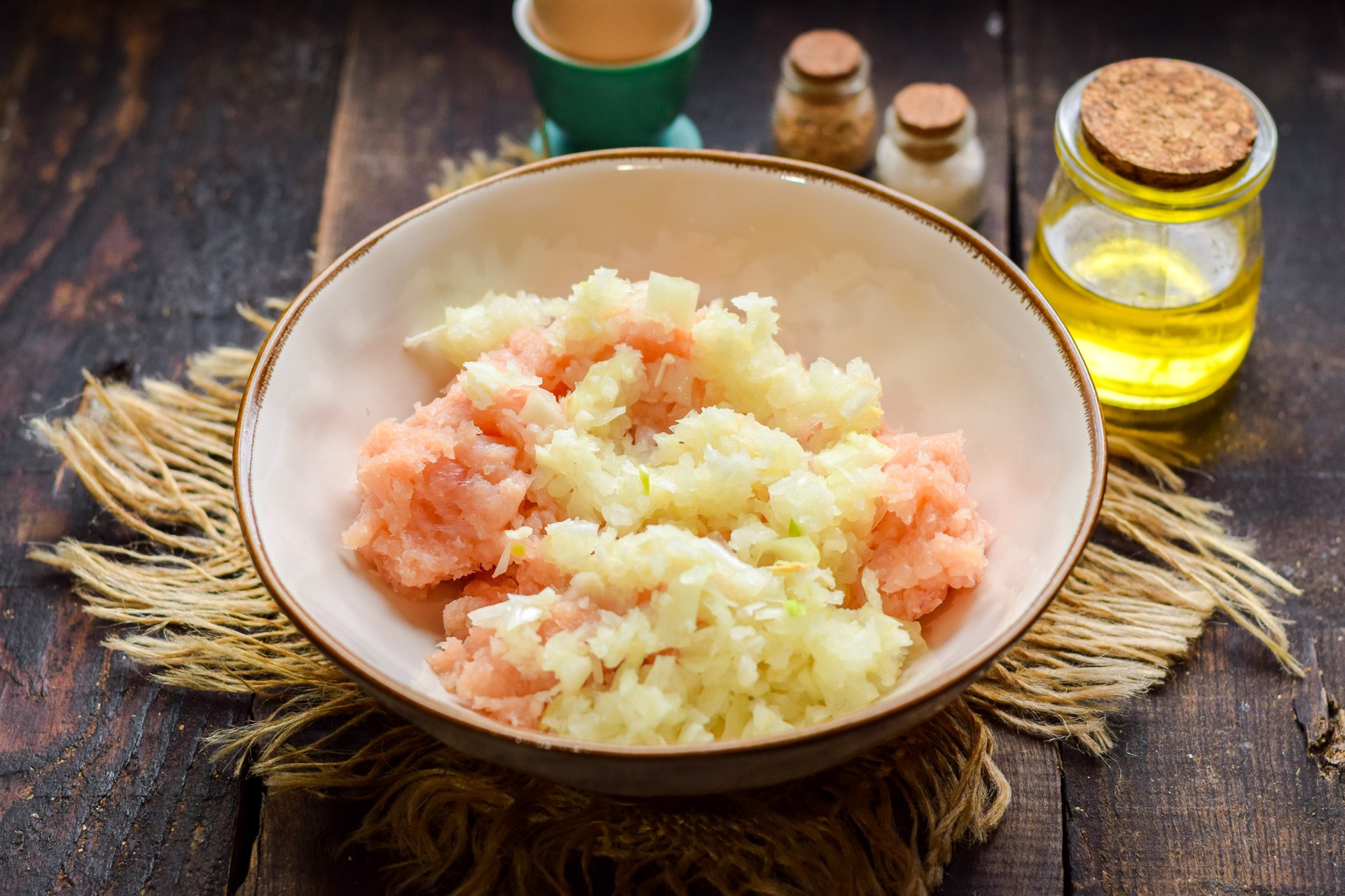 Шаг 3 приготовления Куриные котлеты с кабачком и сыром в духовке