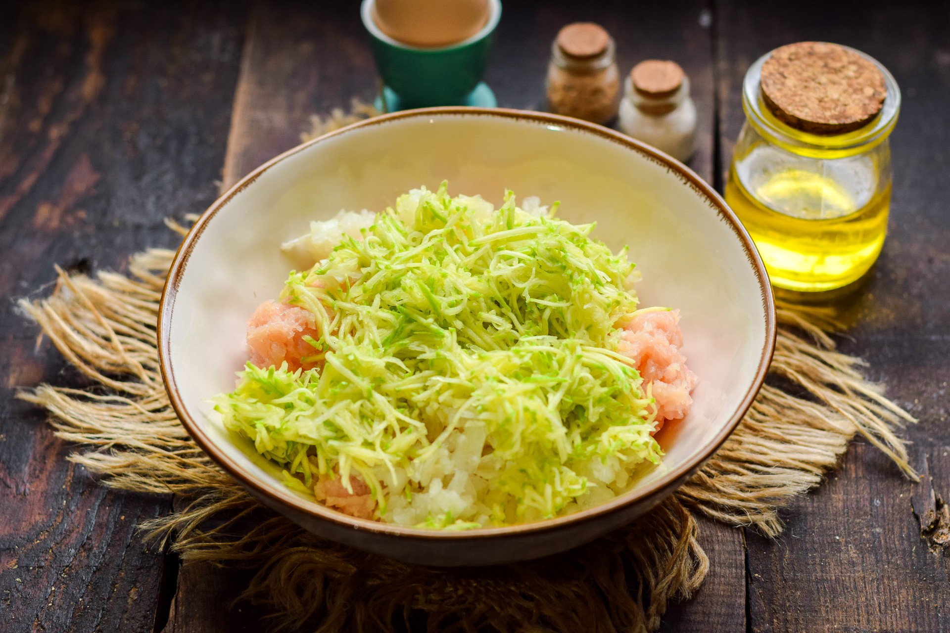 Шаг 4 приготовления Куриные котлеты с кабачком и сыром в духовке