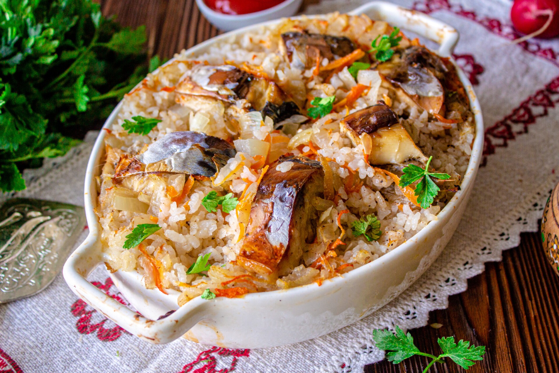 Обложка рецепта Скумбрия с рисом и овощами в духовке