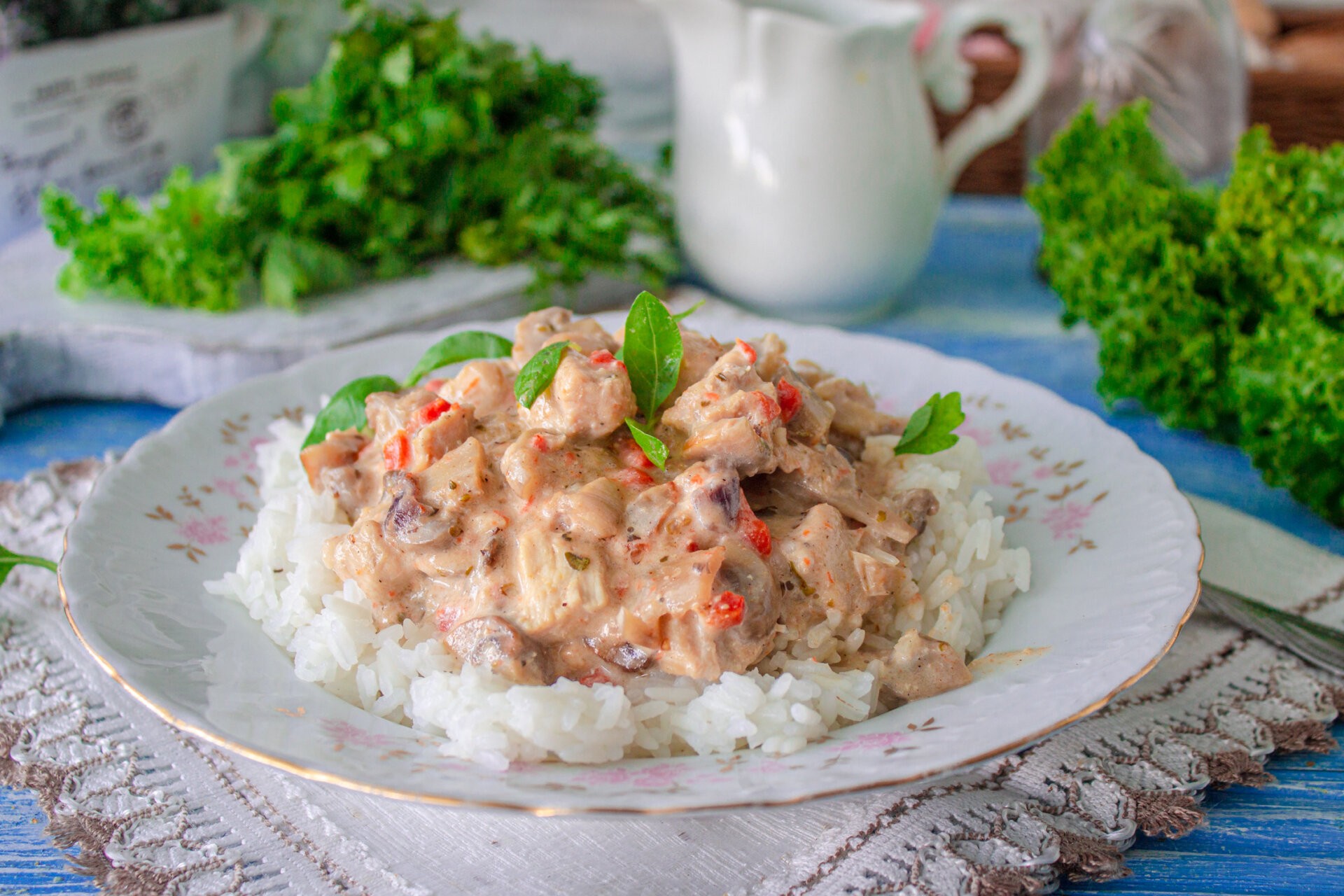 Обложка рецепта Куриное филе с шампиньонами в сливочном соусе