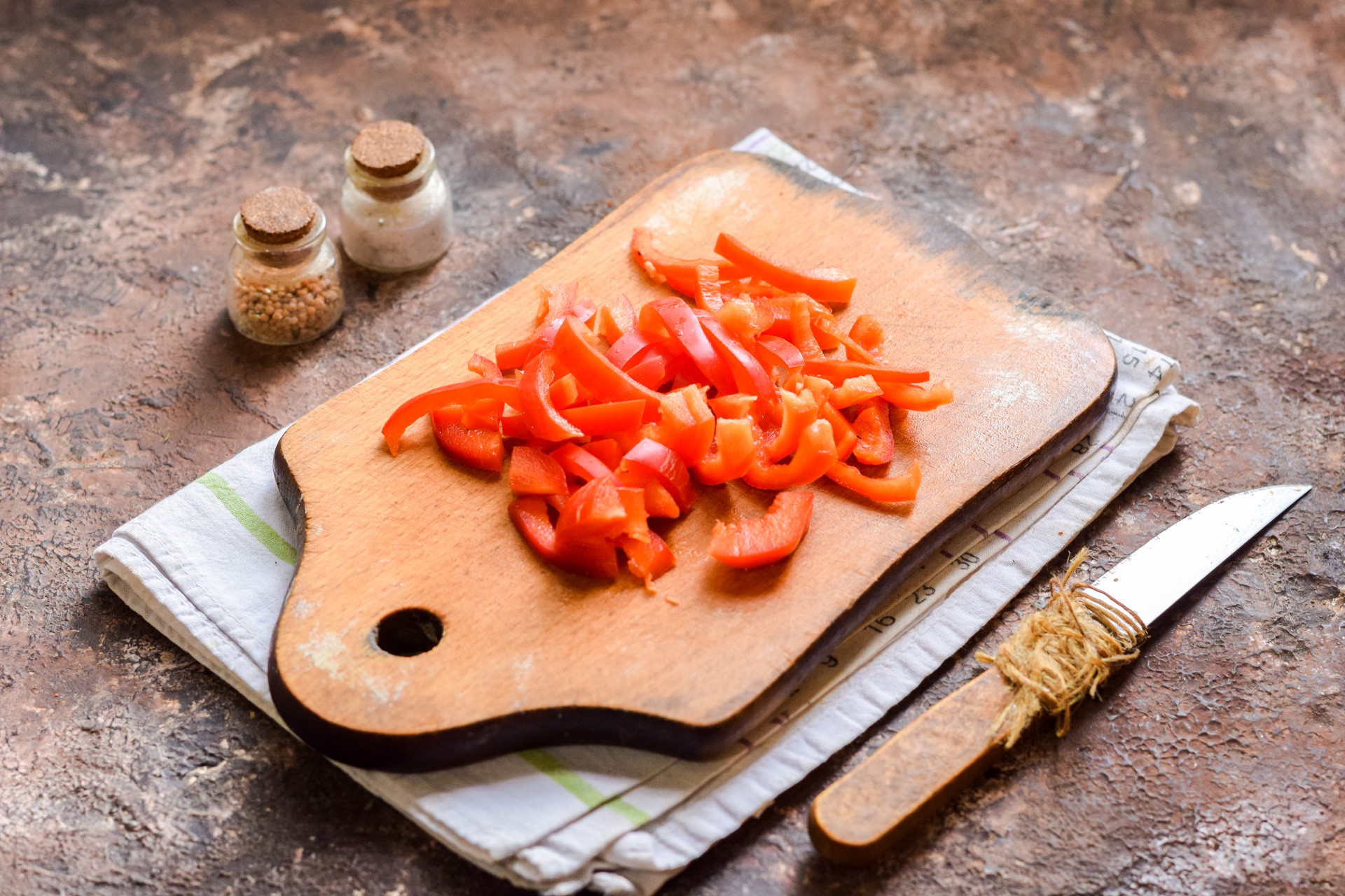 Шаг 2 приготовления Куриные сердечки в сметане в духовке