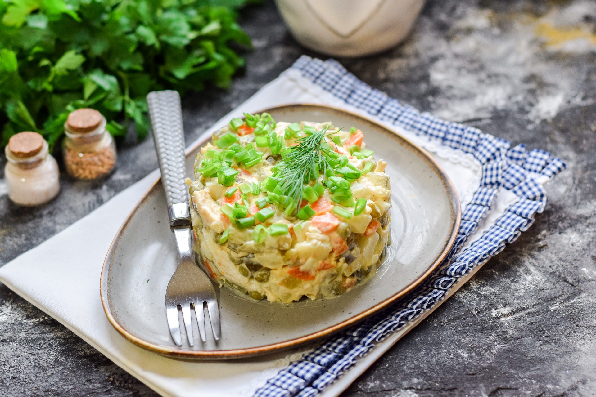 Фото рецепта Салат «Столичный» с курицей