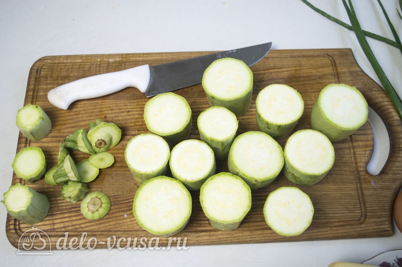 Шаг 1 приготовления Фаршированные кабачки с курицей и сыром в духовке