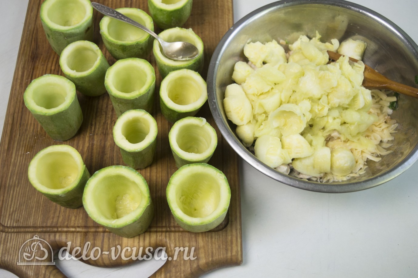 Шаг 8 приготовления Фаршированные кабачки с курицей и сыром в духовке