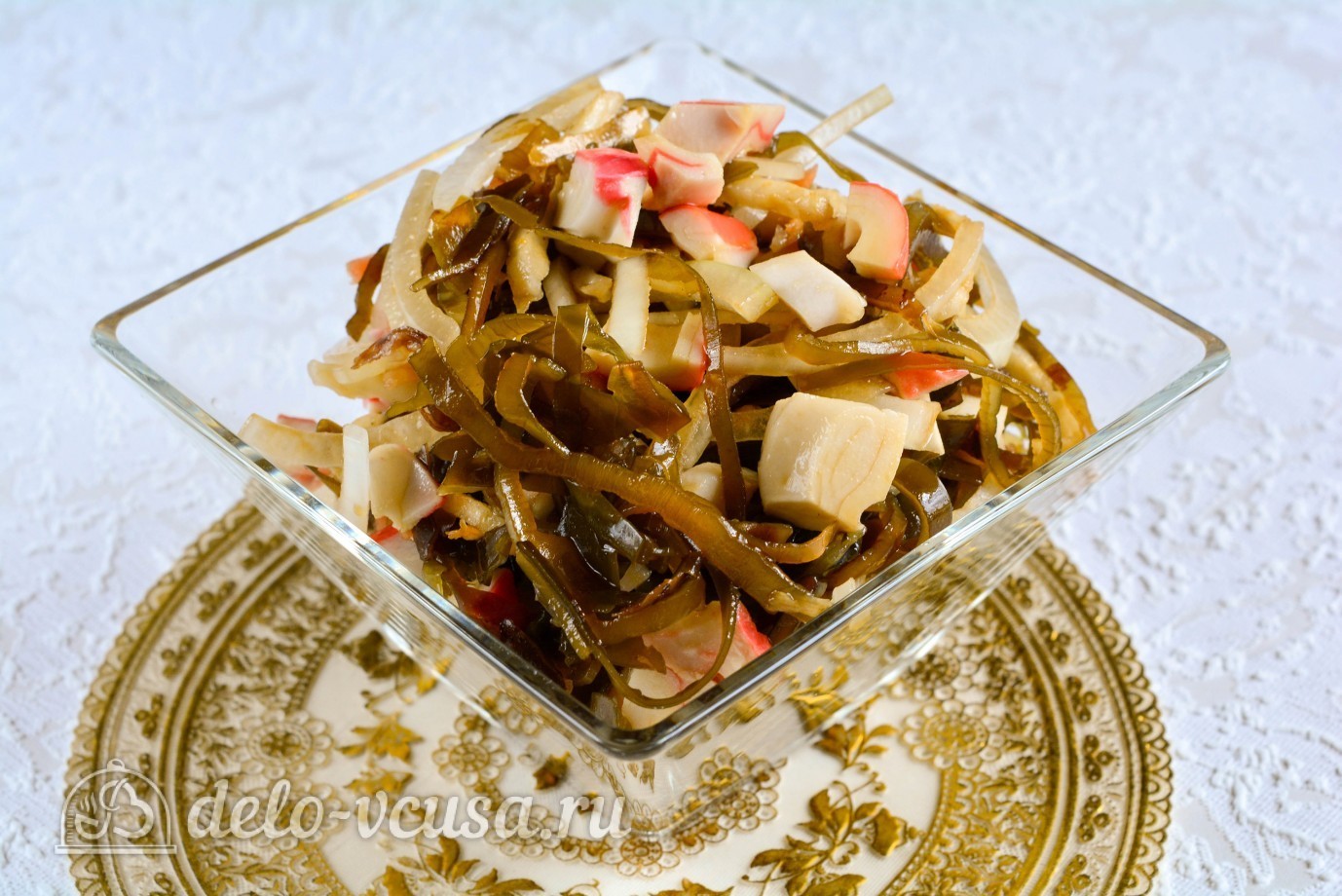 Шаг 5 приготовления Салат с морской капустой и крабовыми палочками