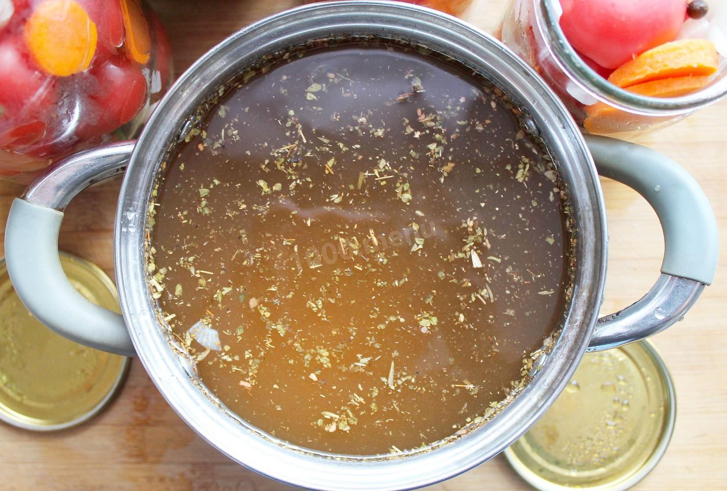 Шаг 8 приготовления Помидоры с морковью и луком на зиму