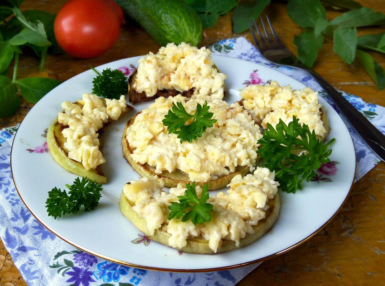 Шаг 8 приготовления Кабачки с сыром на сковороде с чесноком