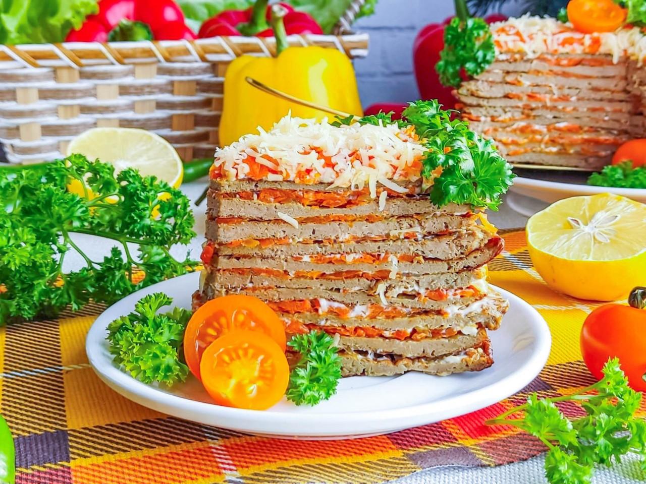 Фото рецепта Печеночный торт из куриной печени классический