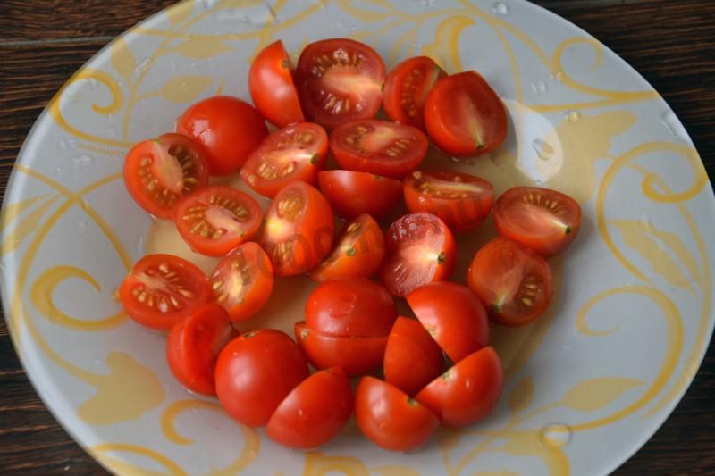 Шаг 2 приготовления Салат с жареным адыгейским сыром и помидорами