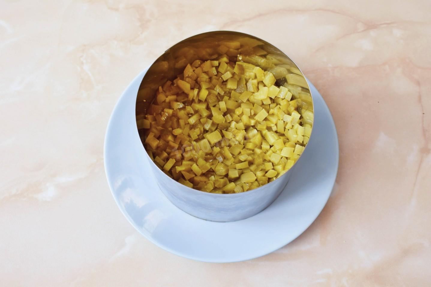 Шаг 8 приготовления Салат с шампиньонами и сыром