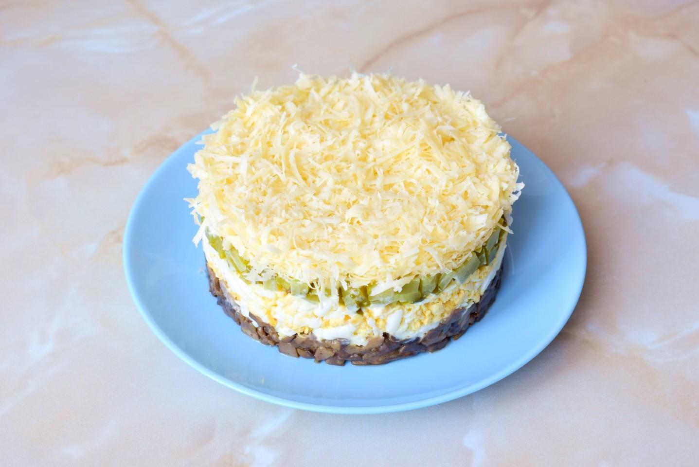 Шаг 9 приготовления Салат с шампиньонами и сыром