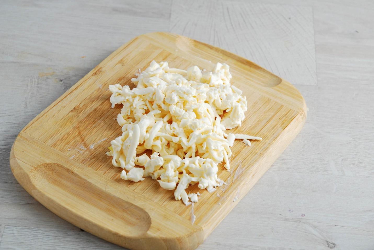 Шаг 3 приготовления Салат Рыжик с морковью и сыром классический