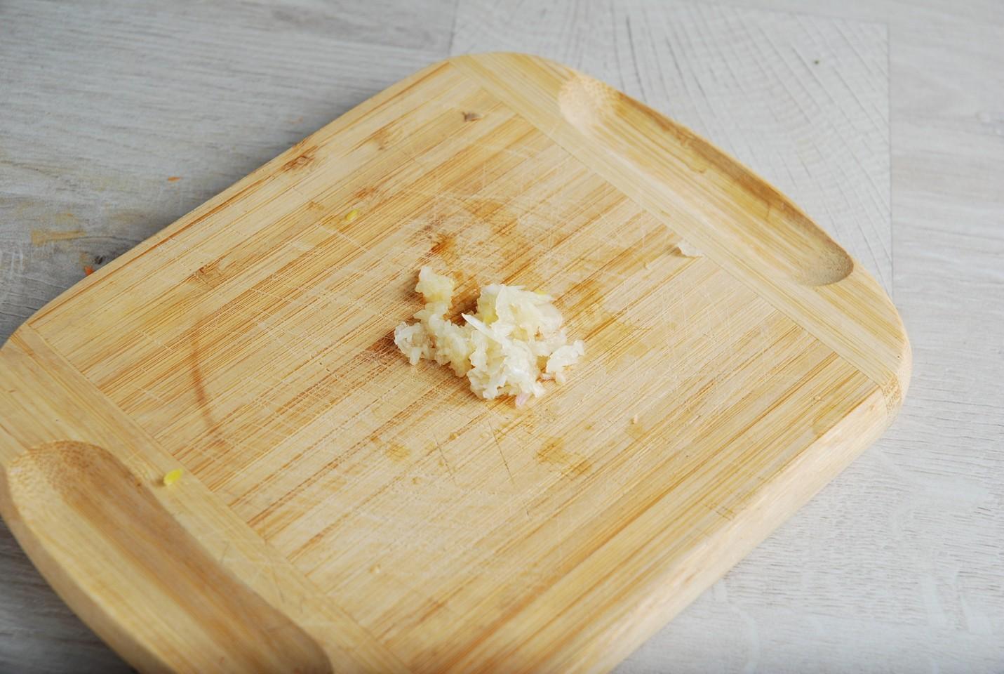 Шаг 4 приготовления Салат Рыжик с морковью и сыром классический