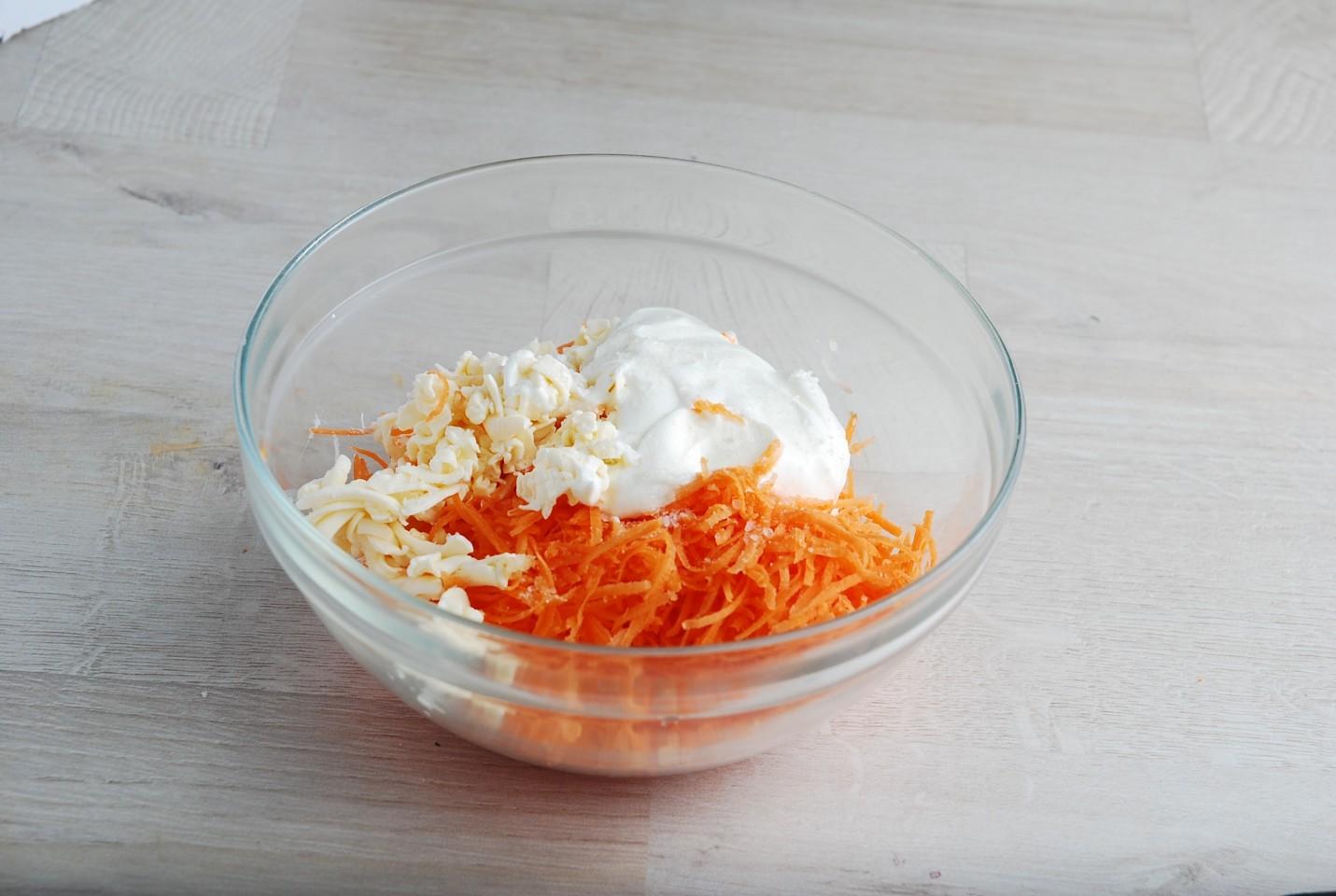 Шаг 5 приготовления Салат Рыжик с морковью и сыром классический