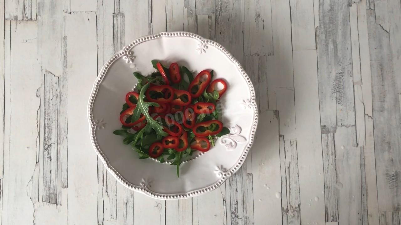 Шаг 5 приготовления Салат с копчёной курицей и болгарским перцем