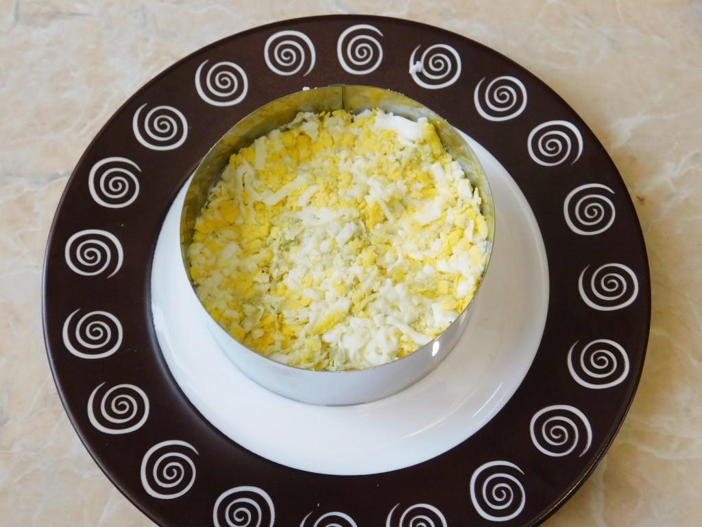 Шаг 4 приготовления Салат с куриной грудкой и орехами грецкими