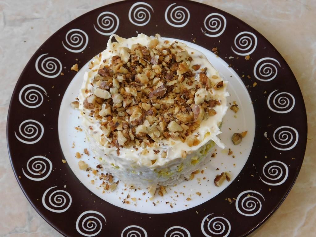Шаг 6 приготовления Салат с куриной грудкой и орехами грецкими
