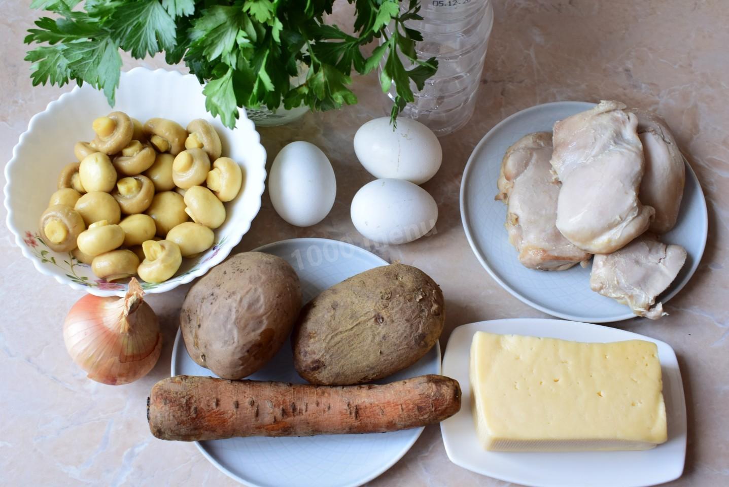 Шаг 1 приготовления Салат с курицей и грибами классический