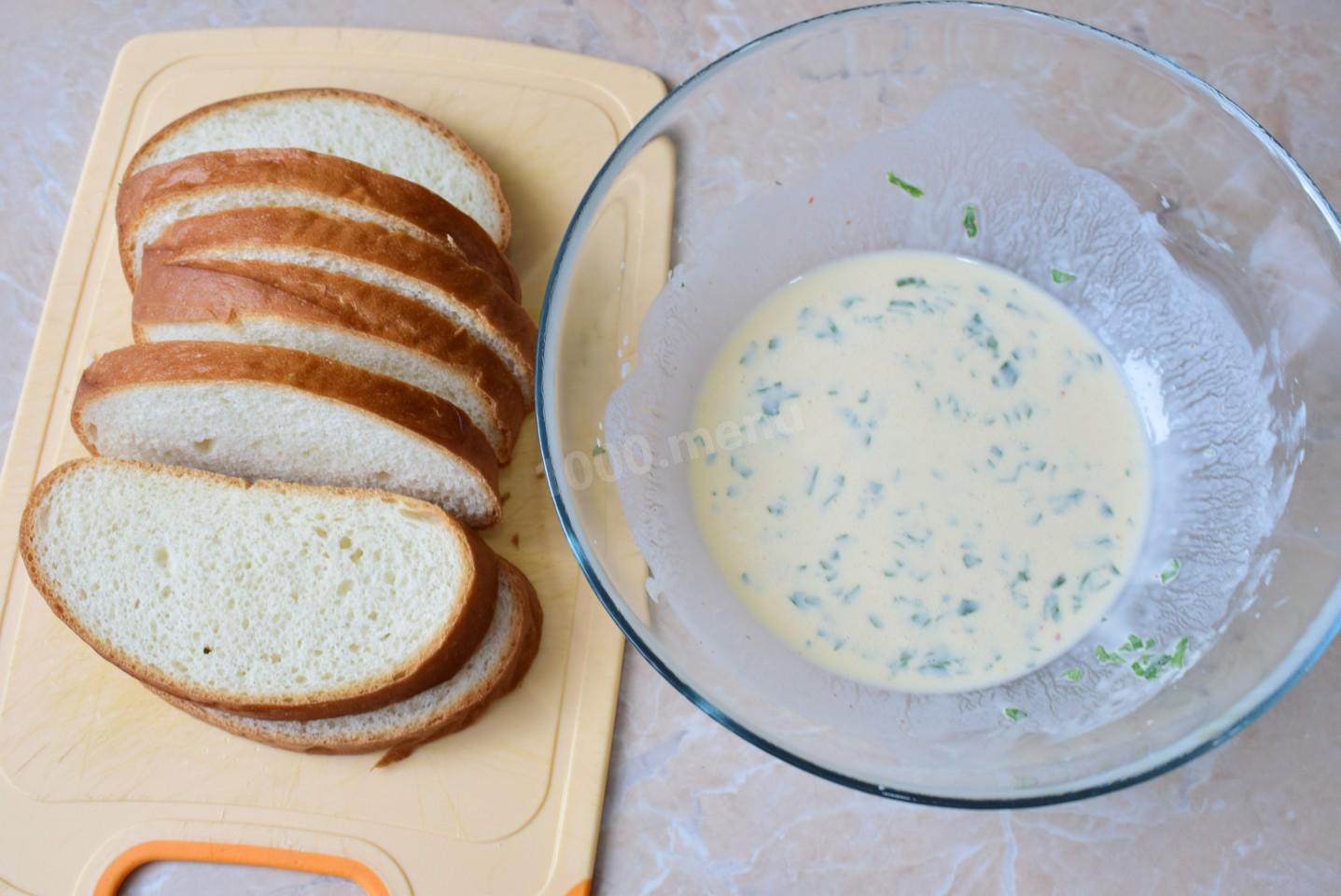 Шаг 4 приготовления Горячие бутерброды с сосиской и сыром