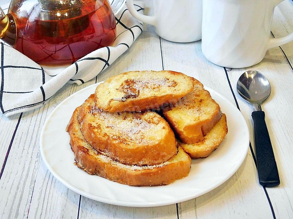 Фото рецепта Гренки из батона на сковороде с яйцом и молоком