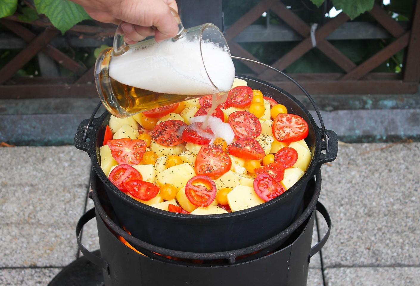 Шаг 10 приготовления Хашлама из говядины с картофелем в казане на пиве
