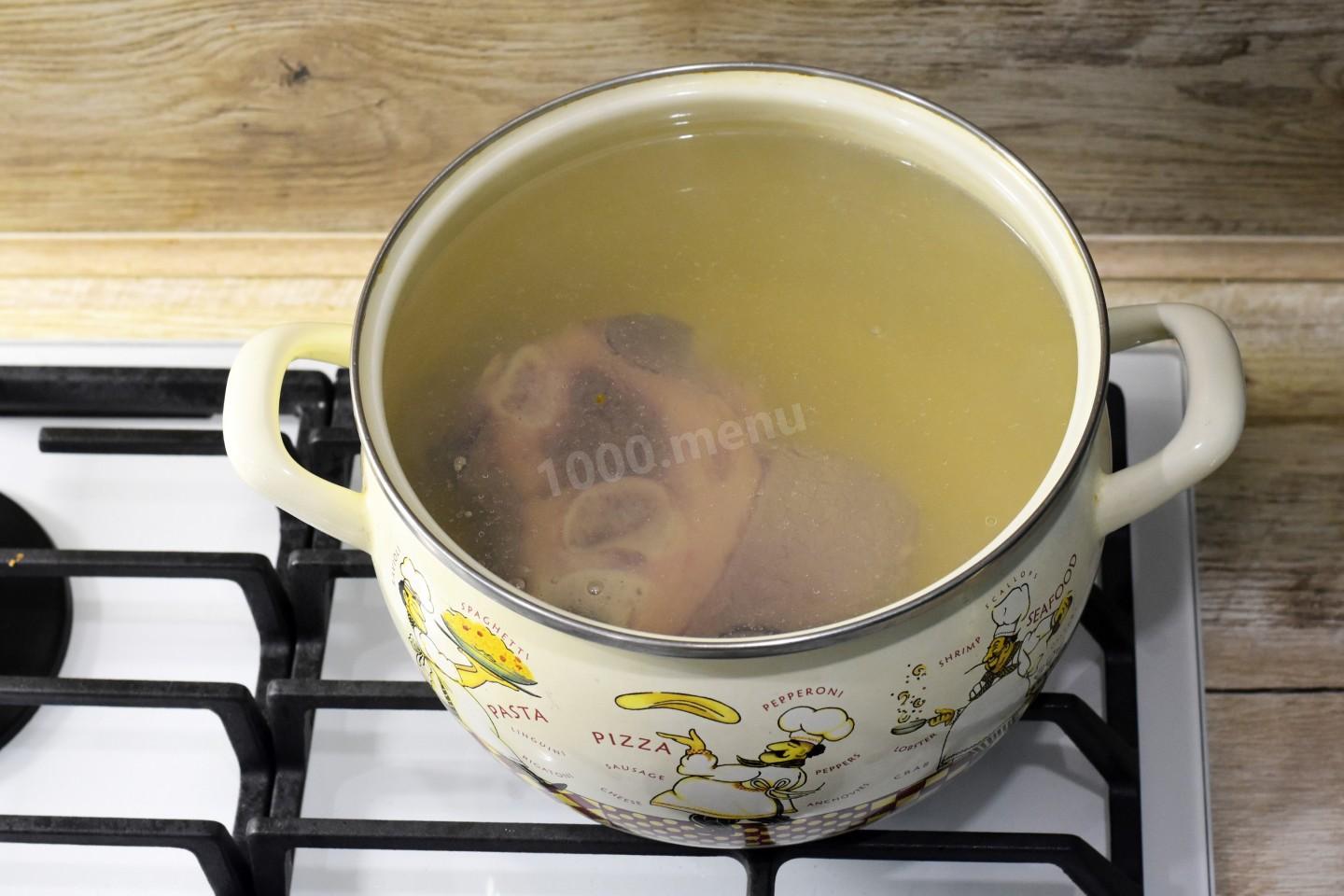 Шаг 2 приготовления Харчо с томатной пастой