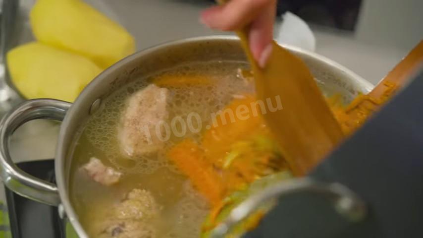 Шаг 19 приготовления Гороховый суп с мясом свинины и копченостями