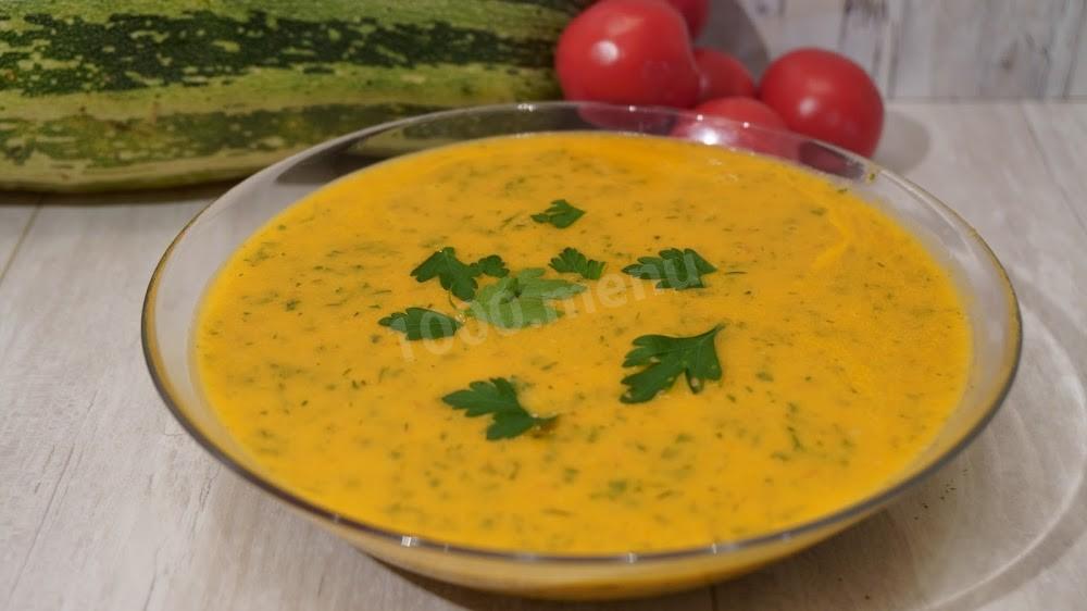 Фото рецепта Суп-пюре из кабачка с томатами и сливками