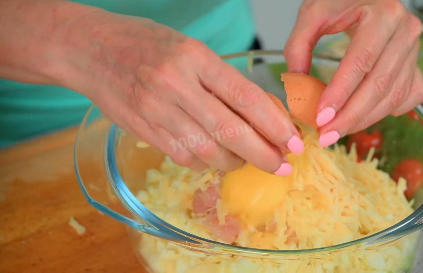Шаг 7 приготовления Фаршированные кабачки в духовке кольцами с сыром и курицей