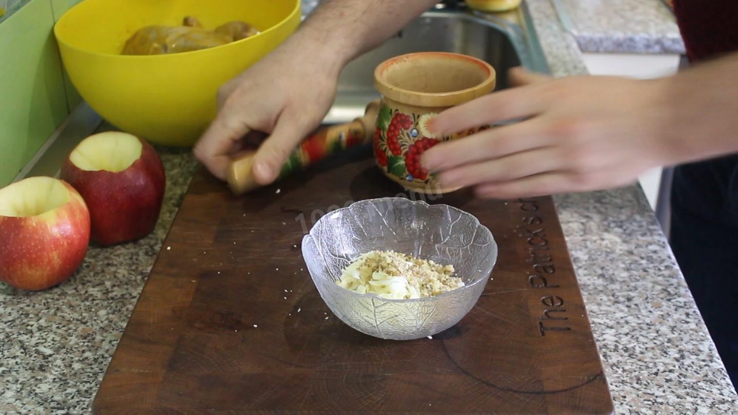 Шаг 6 приготовления Цыплята корнишоны запеченные с яблоками