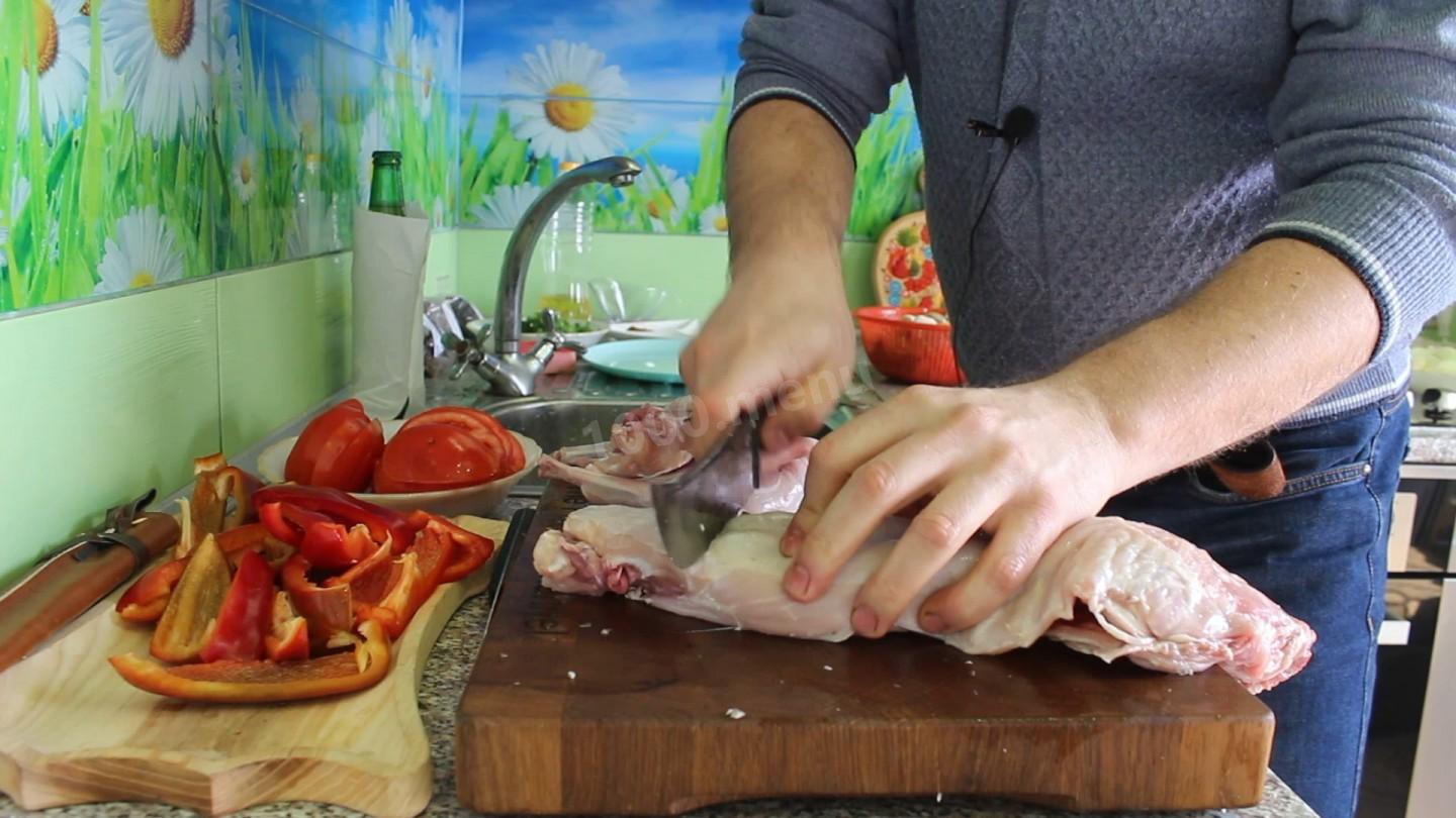 Шаг 6 приготовления Кролик тушеный с овощами и грибами в пиве