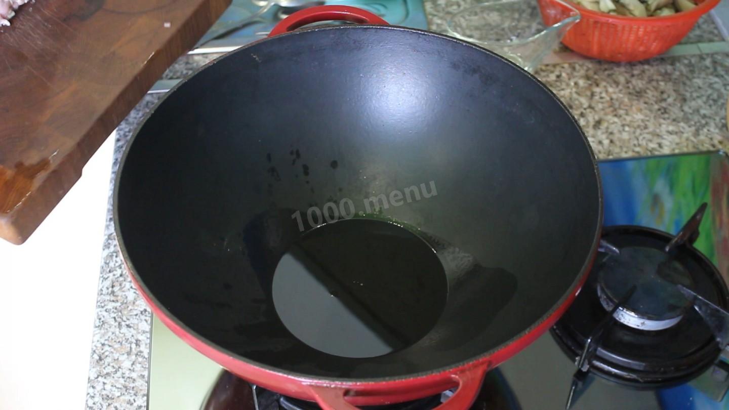 Шаг 7 приготовления Кролик тушеный с овощами и грибами в пиве