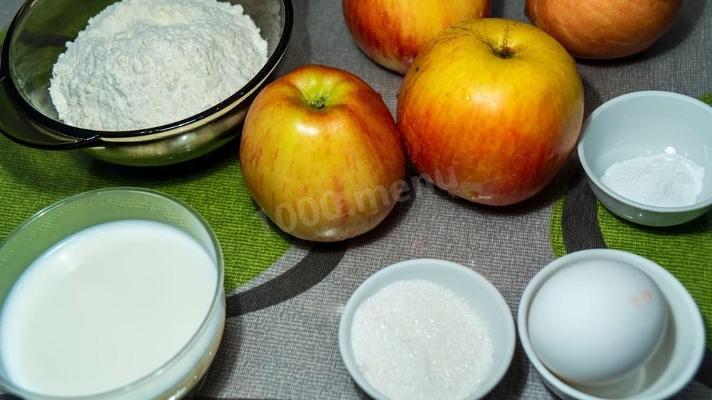 Шаг 1 приготовления Десертные оладьи с яблоками в кляре