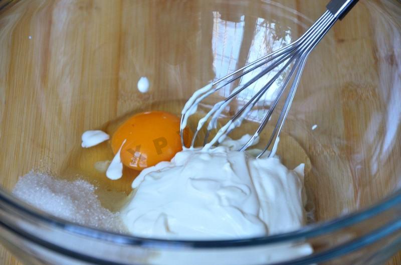 Шаг 2 приготовления Оладьи с тыквенным пюре и яблоками на сметане