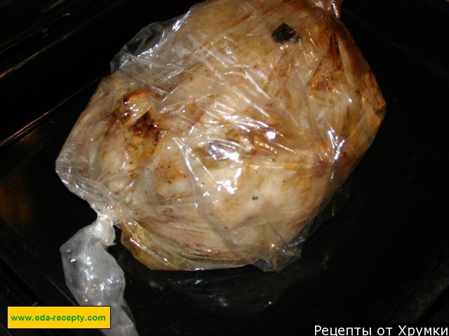 Шаг 11 приготовления Целая курица с яблочками в духовке