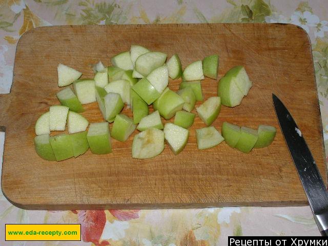 Шаг 2 приготовления Целая курица с яблочками в духовке