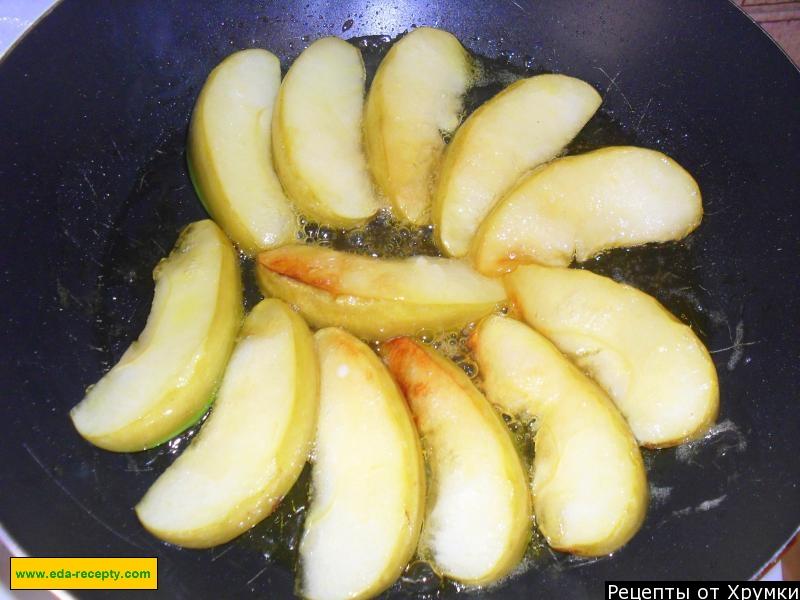 Шаг 4 приготовления Молочная каша рисовая с яблоками